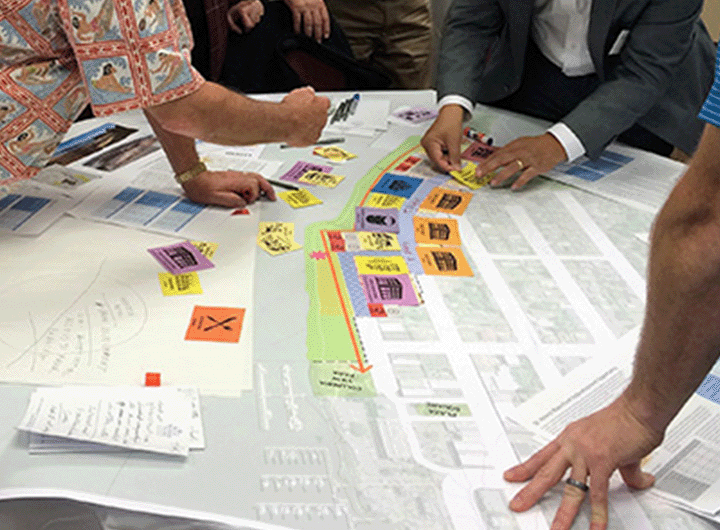 conference attendees brainstorming together at a round table